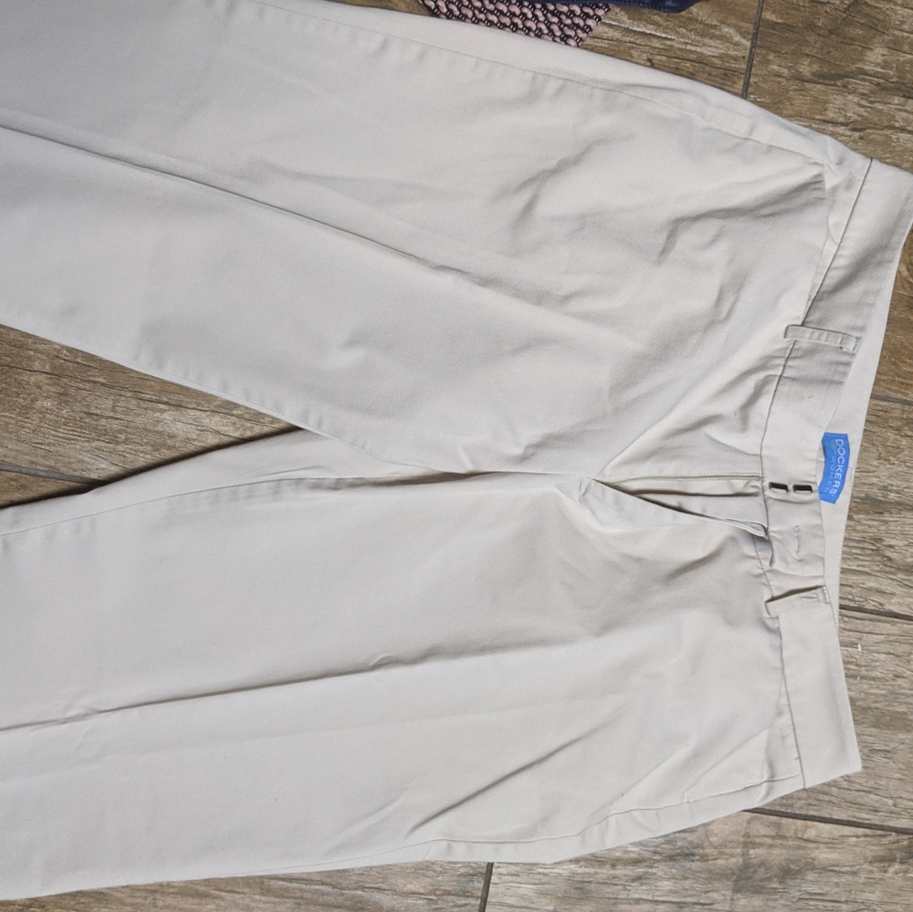 16P short women's khaki Dockers